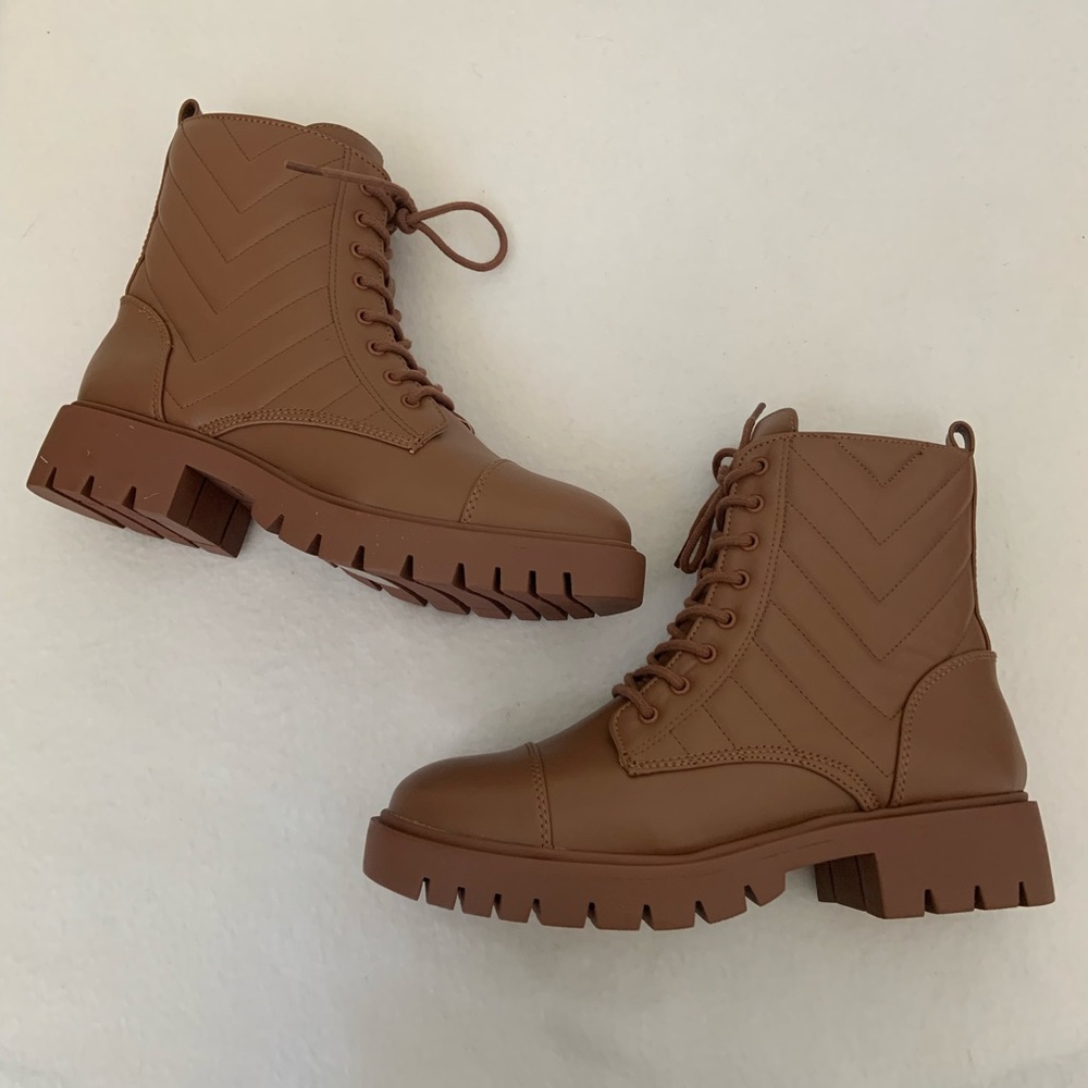 ALDO Chevron Aubree women’s size 8.5 B beige quilted combat boots NEW